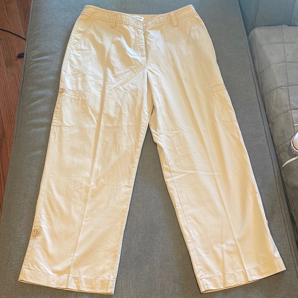 Pendleton ladies khaki cargo cropped pants. Size 10.